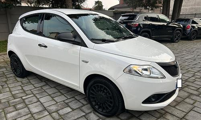 Lancia Ypsilon 1.2 6...