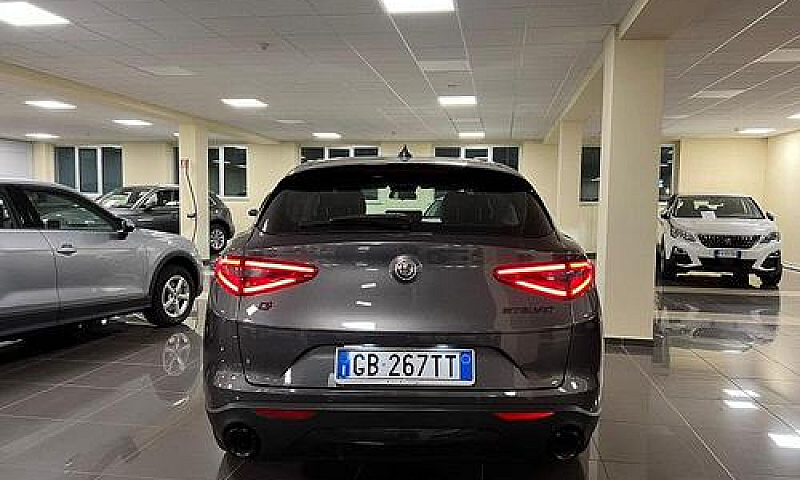 Alfa Romeo Stelvio 2...