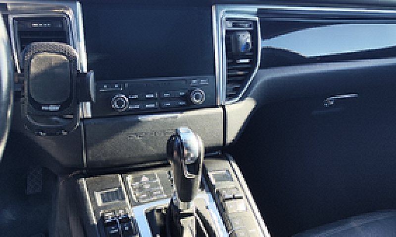 Porsche Macan S...