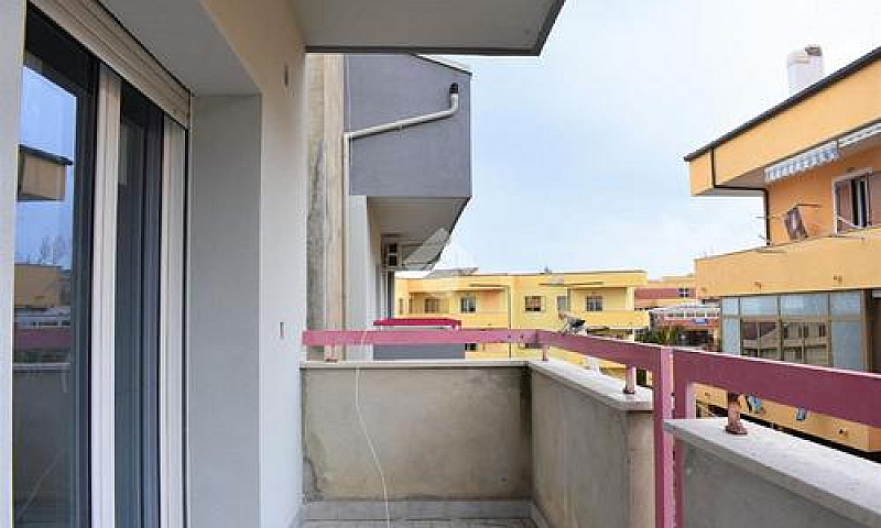 3 Locali A Paola...