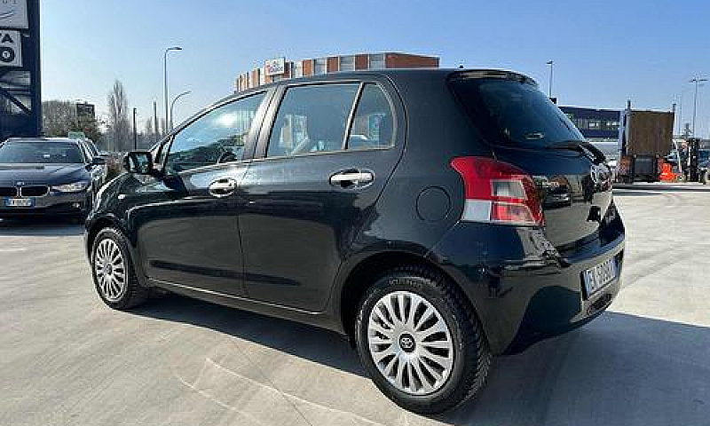 Toyota Yaris 1.3 5 P...