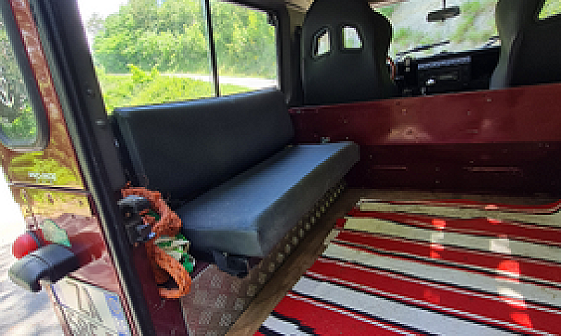 Land Rover Defender ...