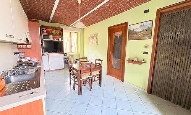 2 Locali A San Mauri...