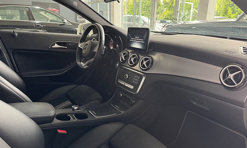 Mercedes Benz A 220 ...