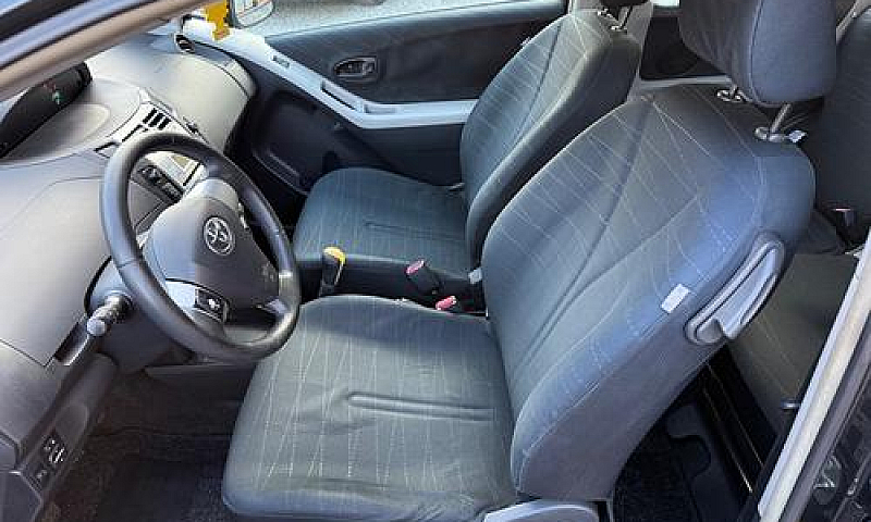 Toyota Yaris 1.000 B...