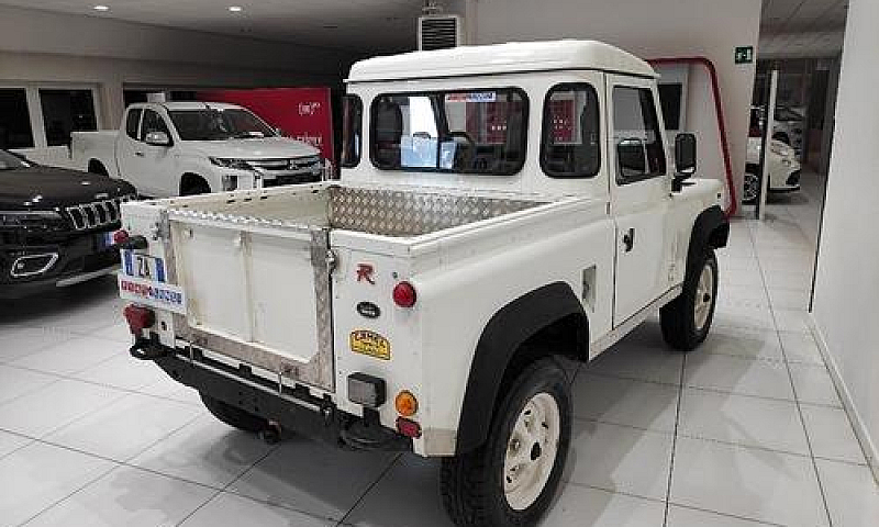 Land Rover Defender ...