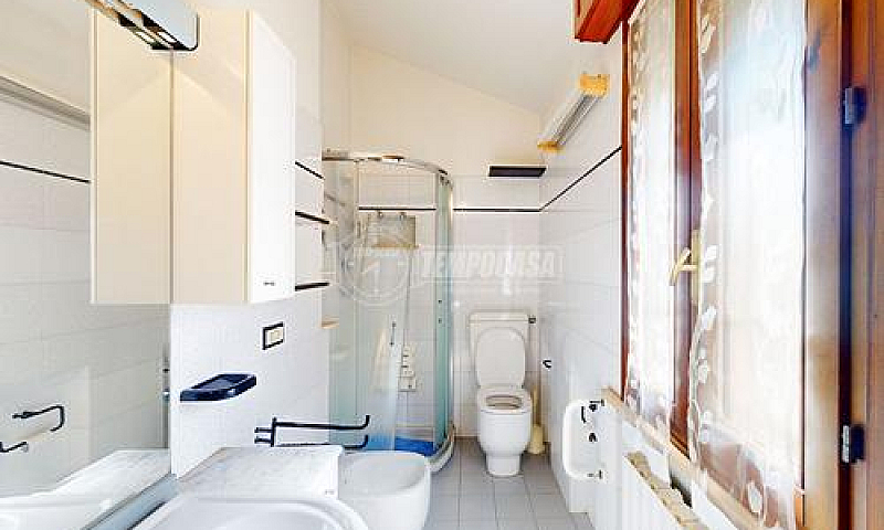Porzione Di Casa Con...