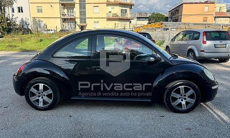 Volkswagen New Beetl...