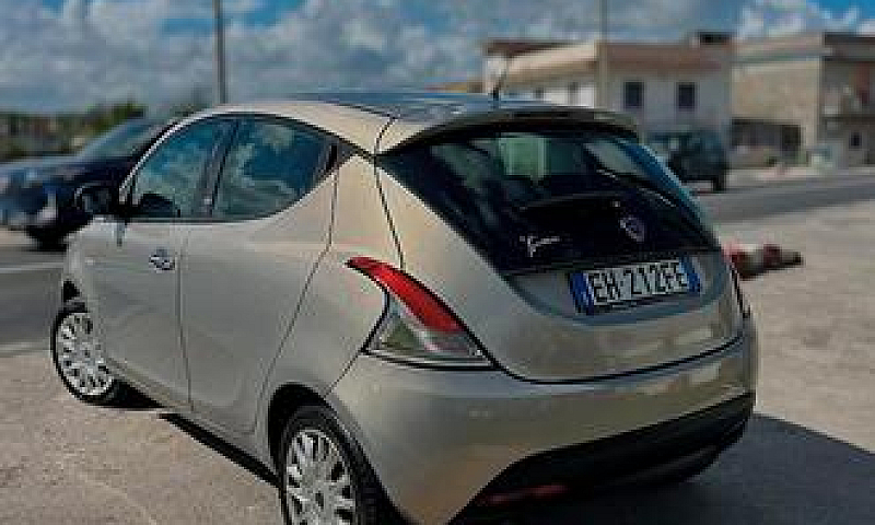 Lancia Ypsilon 1.2 6...