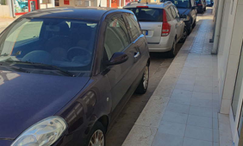 Lancia Y...