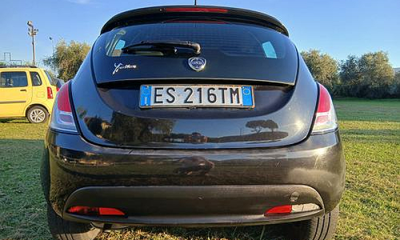 Lancia Ysilon Platin...