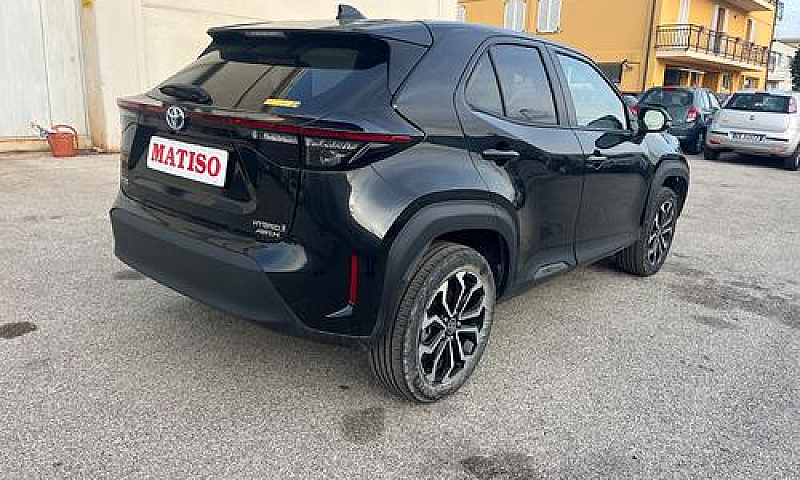 Toyota Yaris Cross 1...