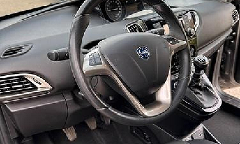 Lancia Ypsilon 1.0 H...