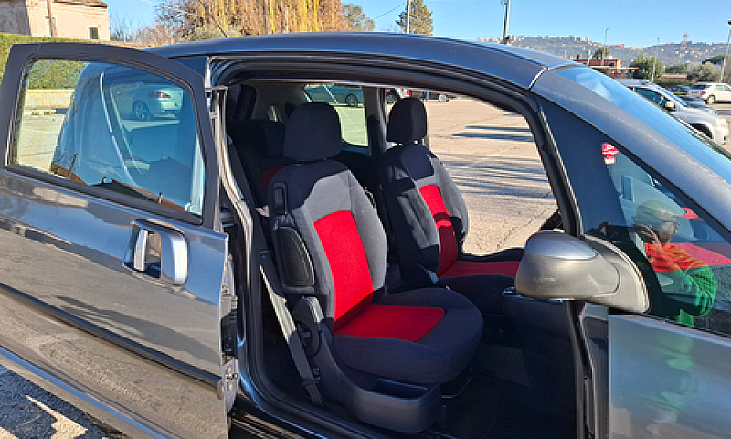 Peugeot 1007...