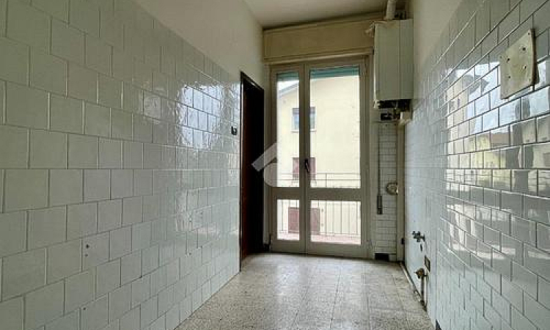 3 Locali A Selvazzan...