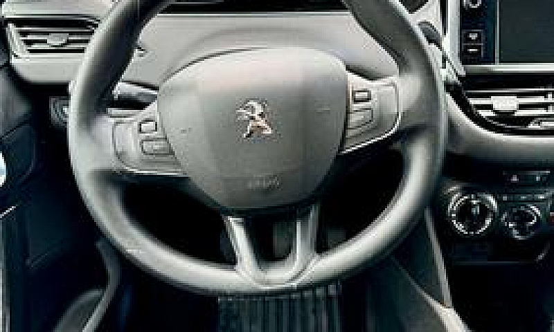 Peugeot 208 1.2 Benz...