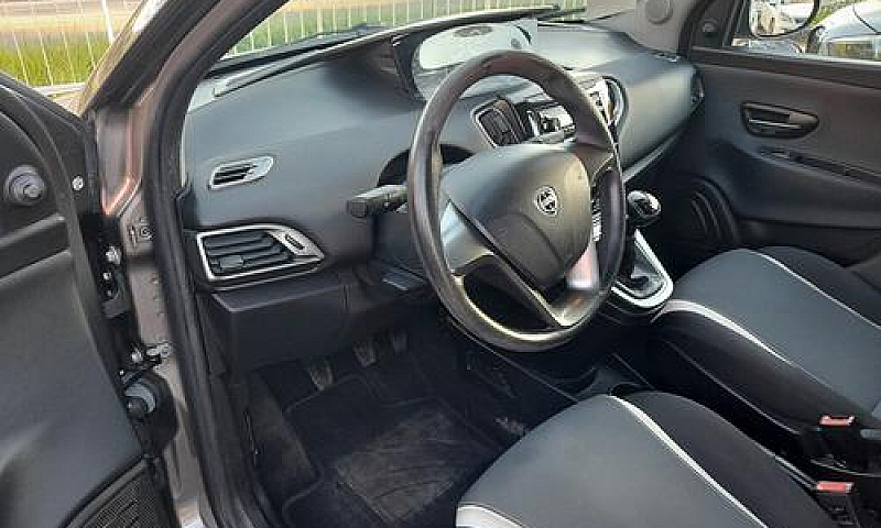 Lancia Ypsilon 3ª Se...