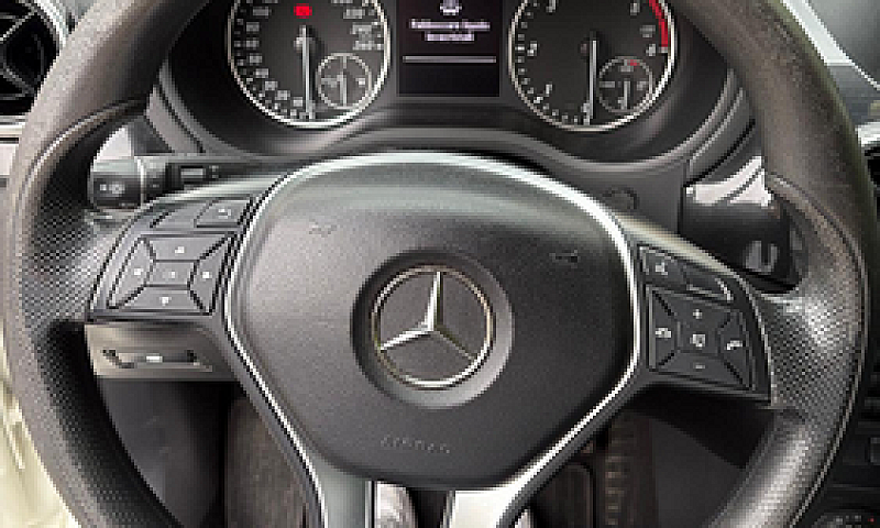 Macchina Mercedes...