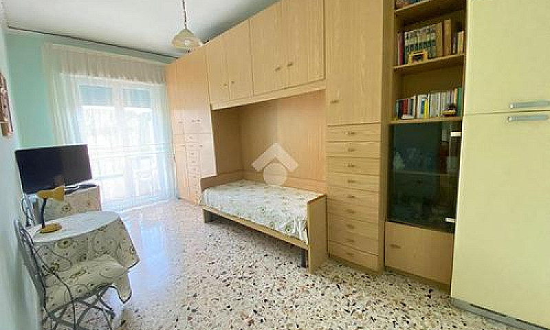 4 Locali A Napoli...