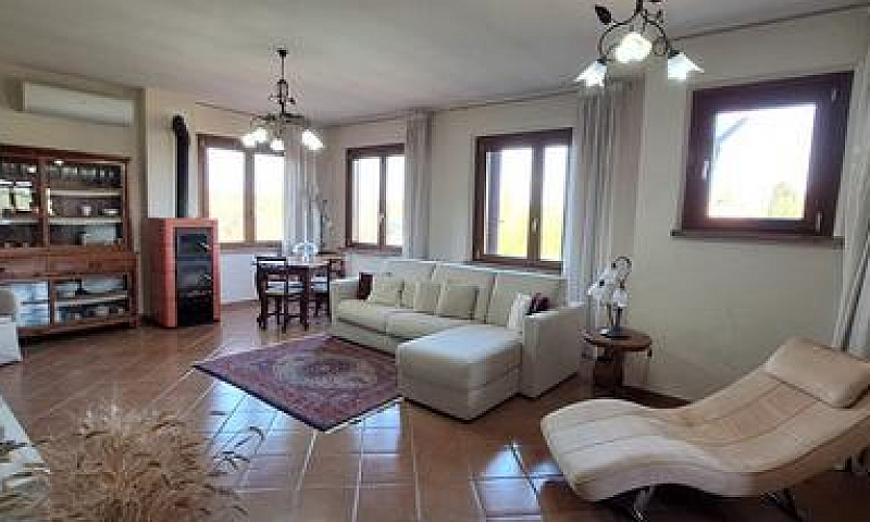 Villa A Castelnuovo ...