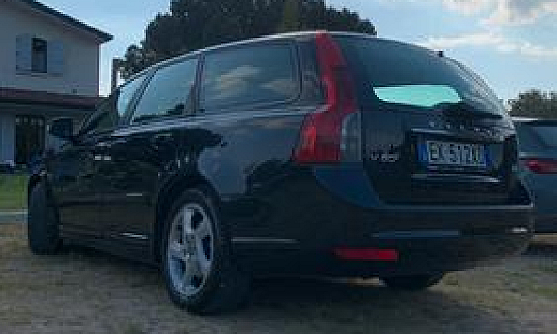 Volvo V50...