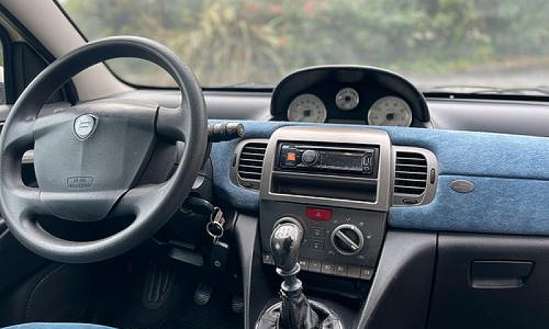 Lancia Y Ypsilon Uni...