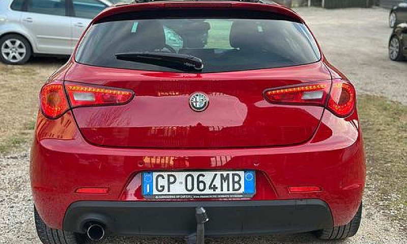 Alfa Romeo Giulietta...