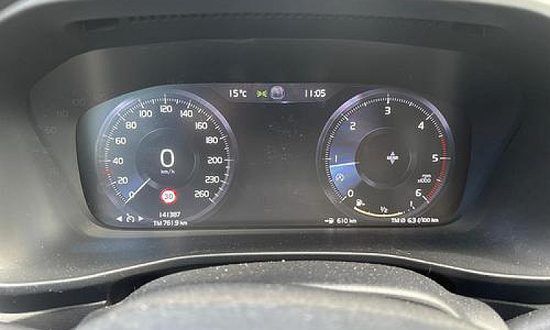 Auto Volvo Xc40...
