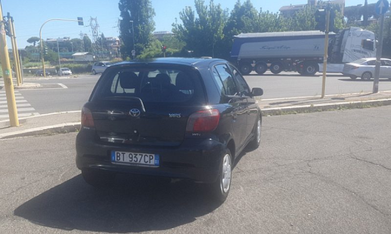 Toyota Yaris 1.0 5P....