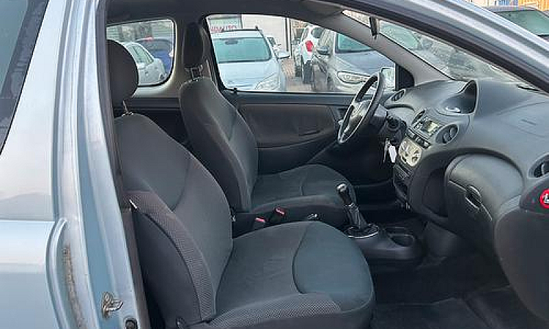 Toyota Yaris 1.0 Ben...