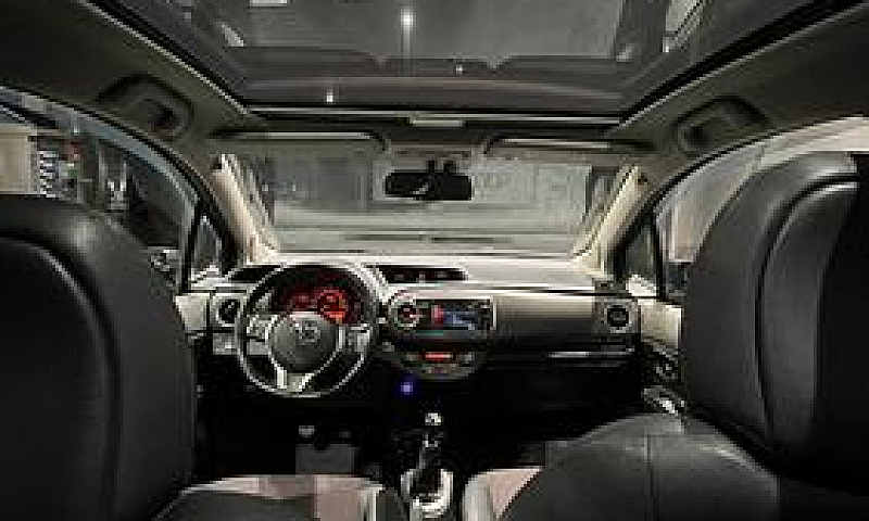 Toyota Yaris 2012 1....