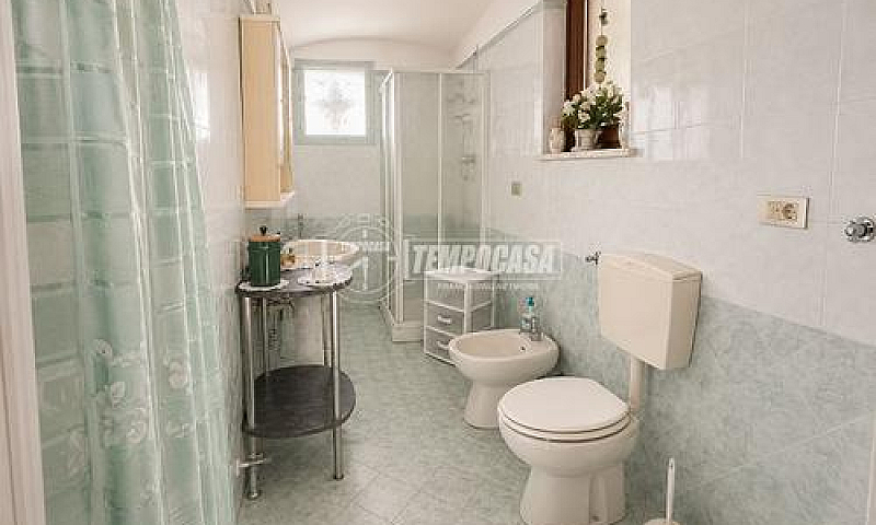 Porzione Di Casa Con...