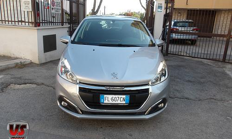 Peugeot 208 1.2 Benz...