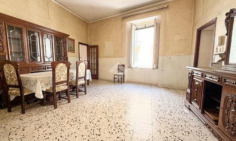 4 Locali A Napoli...