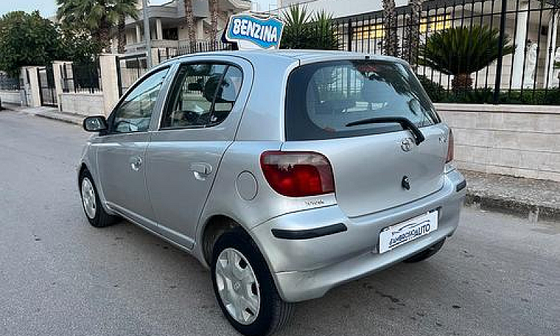 Toyota Yaris 1.0 Ben...