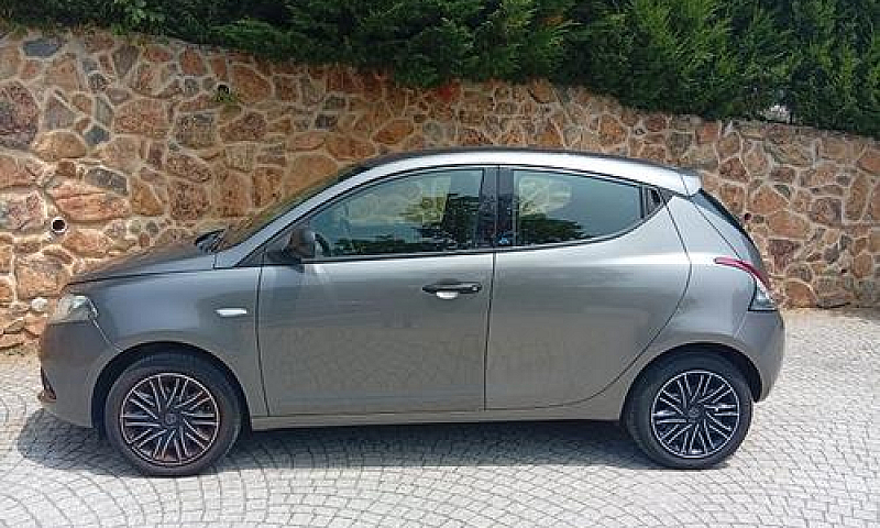 Lancia Ypsilon 1.2 6...