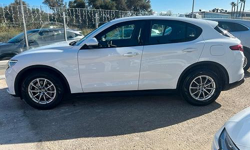 Alfa Romeo Stelvio 2...