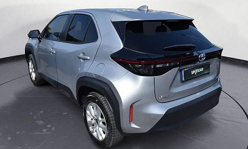 Toyota Yaris Cross 1...