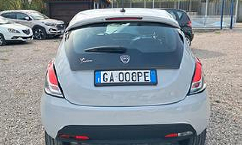 Lancia Ypsilon 1.2 6...