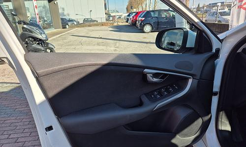 Volvo V40 120Cv D2 B...