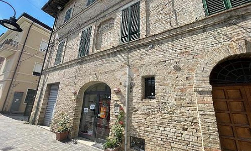 2 Locali A Assisi...