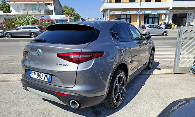 Alfa Romeo Stelvio Q...