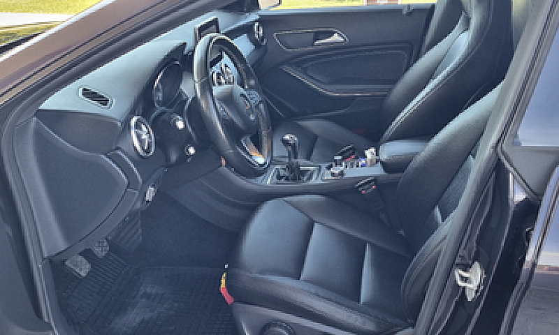 Mercedes Cla...