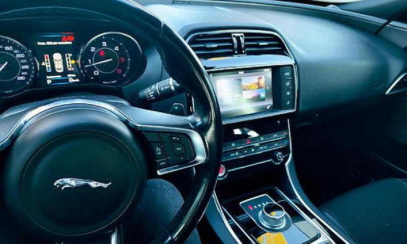 Jaguar Xe R-Sport...