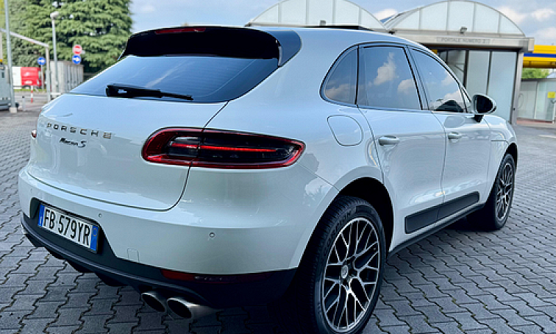 Porsche Macan...