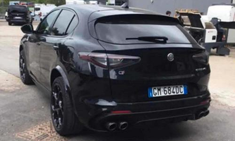 Alfa Romeo Stelvio 2...