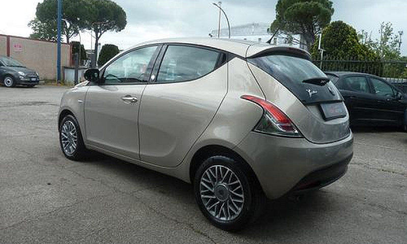 Lancia Ypsilon 1.2 6...