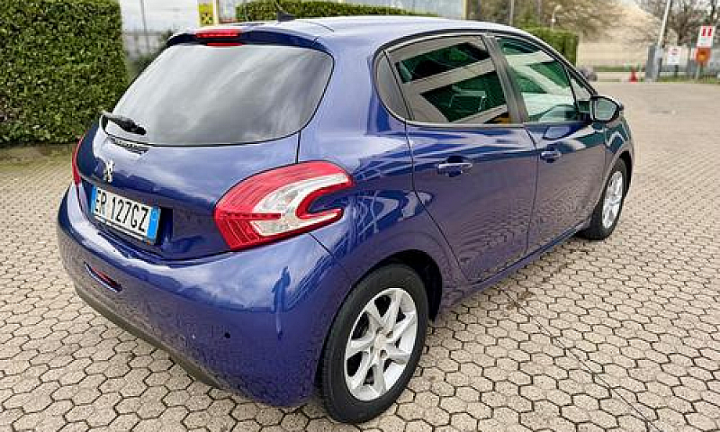 Peugeot 208 1.0 Benz...