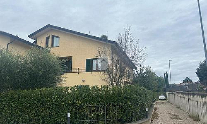 3 Locali A Perugia...