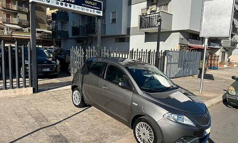 Lancia Ypsilon 1.3 M...